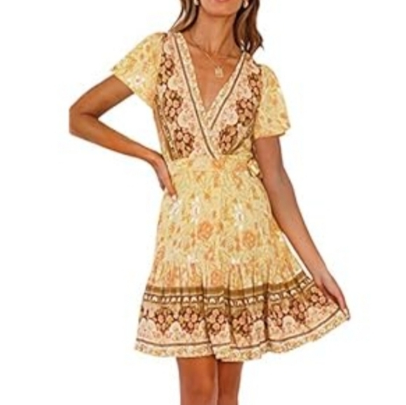 Zesica Dresses & Skirts - NWT Zesica Boho Summer Gold "Amazing Grace" Wrap Dress Size Medium